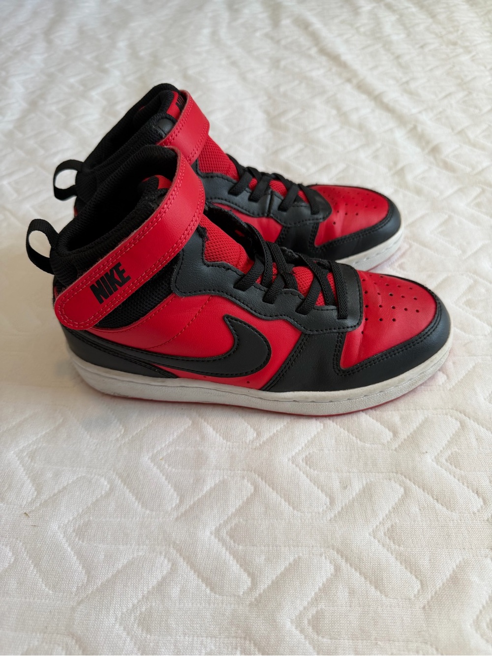 Nike Kid Red Court Borough Mid 2 Sneakers size 2 EUC